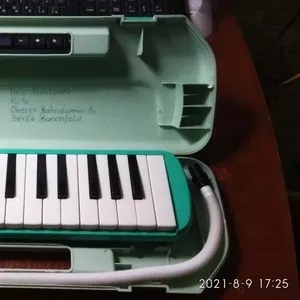 Продам клавишно-духовой инструмент 